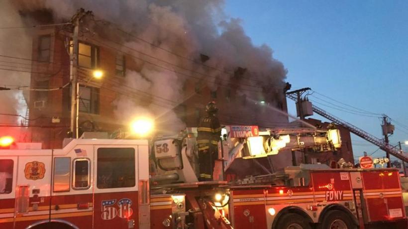 Nou incendiu într-un bloc de apartamente din New York