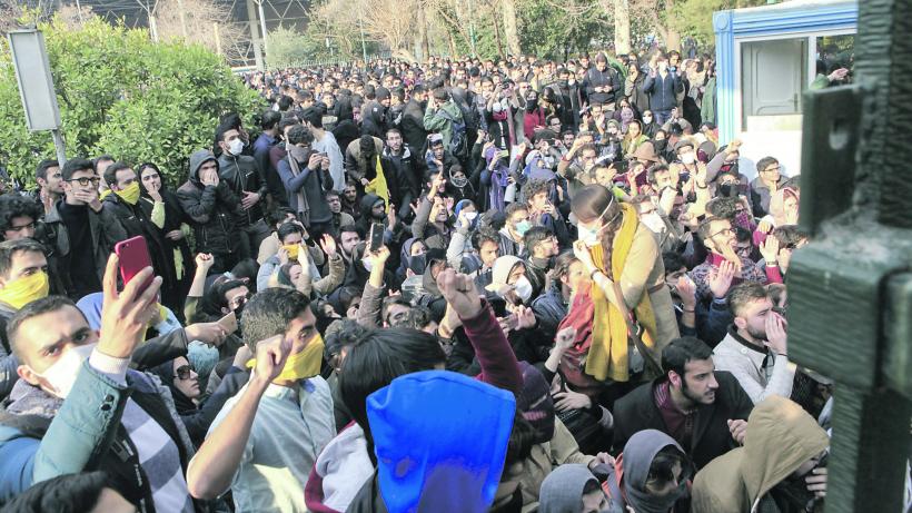 Iran: Demonstranții dau șah la ayatollah