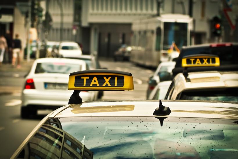Sancţiuni totale de 39.000 de lei aplicate şoferilor de taxi de Anul Nou