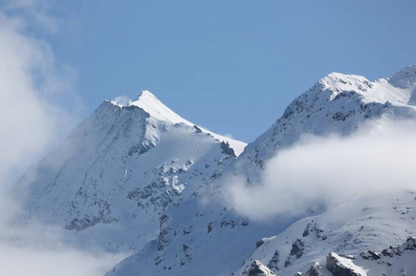 Alertă la munte! O femeie şi un bărbat sunt blocaţi în viscol, la peste 2300 de metri, în Bucegi 