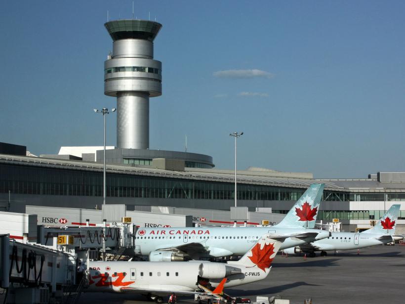 Două avioane s-au ciocnit pe aeroportul din Toronto
