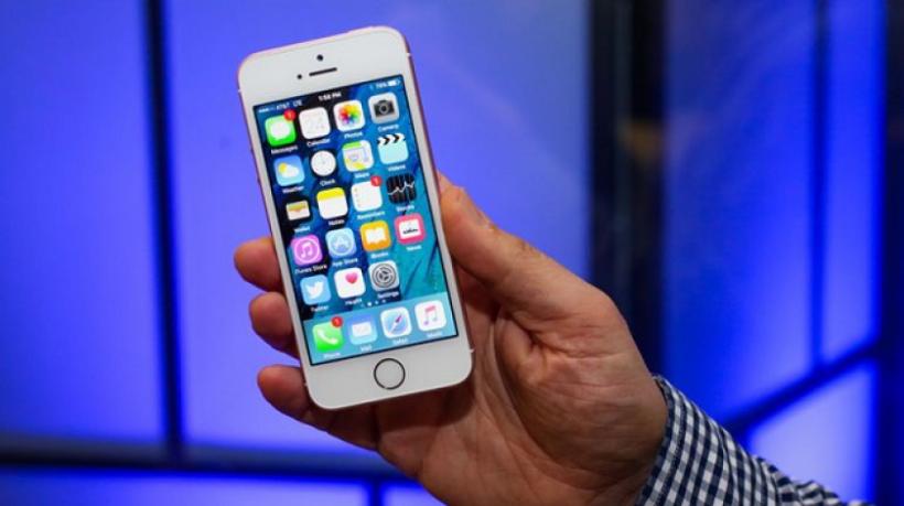 Apple, somat de doi dintre acţionarii săi să lupte împotriva dependenţei copiilor de iPhone-uri