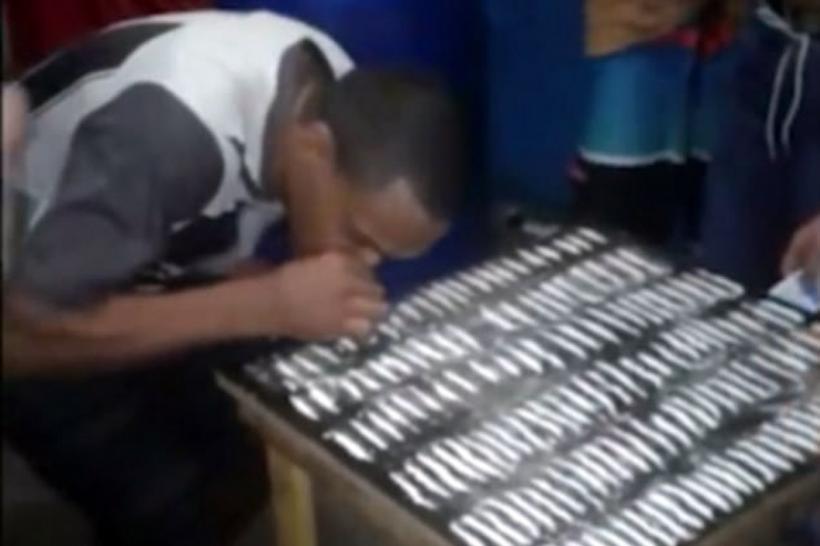 VIDEO - Imagini incredibile dintr-o pușcărie braziliană. Cum sunt lăsați deținuții să prizeze cocaină