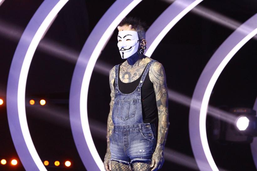 Omul cu cele mai multe piercing-uri din lume,  invitat special la “Guess My Age – Ghicește vârsta” 18600956