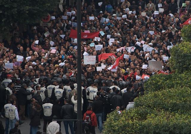 Sute de persoane arestate în timpul protestelor din Tunisia