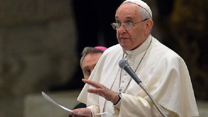 Papa Francisc avertizează că omenirea se află la un pas de izbucnirea unui război nuclear