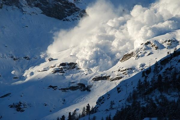 Risc major de avalanşă în munţii Bucegi şi Făgăraş, la peste 1.800 de metri