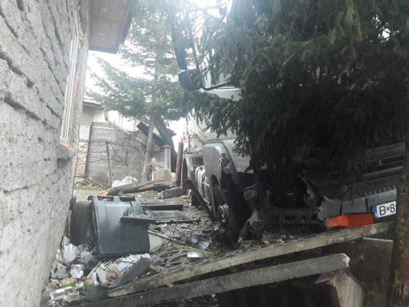 Pericol de explozie în Zărnești. Zeci de persoane, evacuate