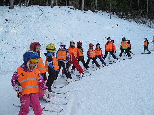 Lecţii de schi gratuite pentru copii în staţiunea Parâng, de Ziua Mondială a Zăpezii 