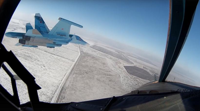 Rusia: Trei avioane de lupta aterizeaza pe o sosea  FOTO 18601695