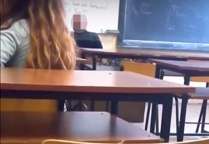 UPDATE - VIDEO - Gestul scabros făcut de un profesor de religie chiar în timpul orei de curs