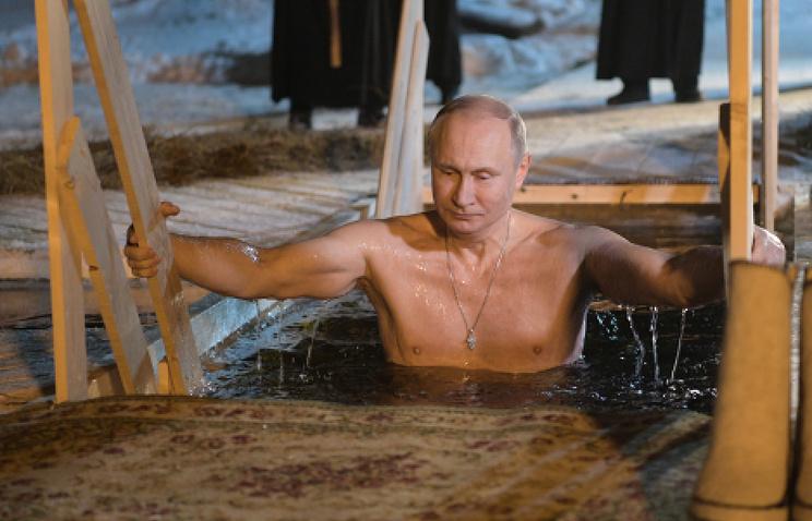 De Boboteaza, Vladimir Putin a facut baie la minus 7 grade! VIDEO 