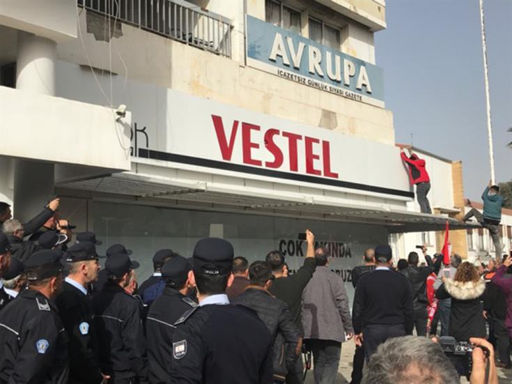 Manifestanţi atacă sediul unui ziar din Nicosia care a criticat ofensiva Turciei în Siria