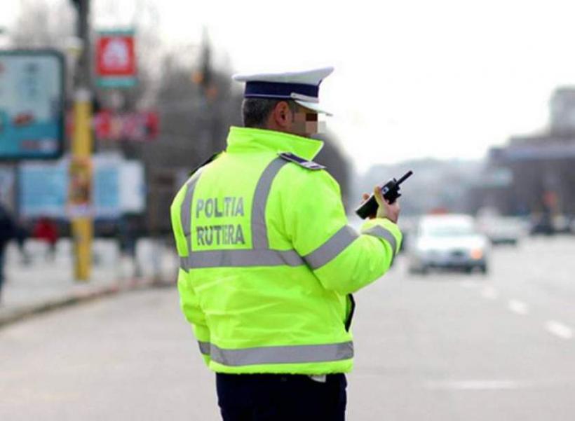 Incredibil! Un poliţist din Piteşti şi-a dat singur amendă, după ce a oprit în trafic o tânără care conducea cu viteză