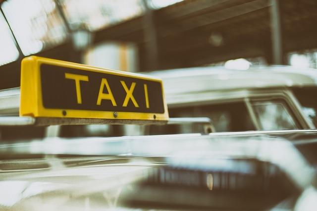 Sanctiuni pentru şapte companii de taxi din Iaşi