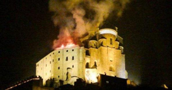 A ars mănăstirea care a inspirat celebrul roman Numele Trandafirului
