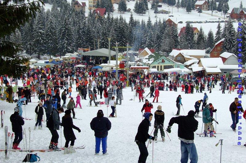 Două zile de concursuri şi sporturi de iarnă, organizate în cadrul 'Serbărilor Zăpezii' de la Râşnov