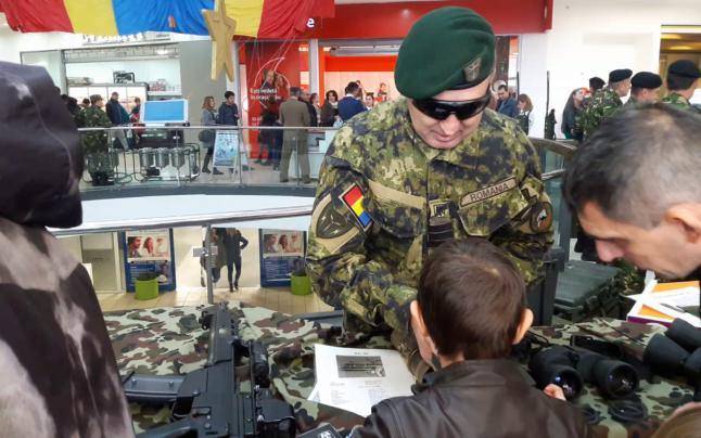 Militari români, tehnică şi echipamente, la Bucharest Gaming Week