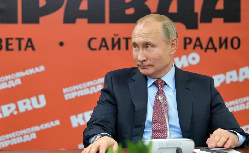 Putin ar câștiga lejer alegerile, spune un sondaj recent