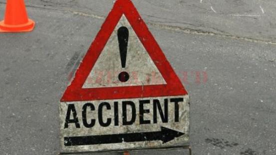 Accident grav în Vâlcea! Un tânăr de 25 de ani a murit într-un accident rutier la Diculeşti, după ce lovit cu maşina un parapet 