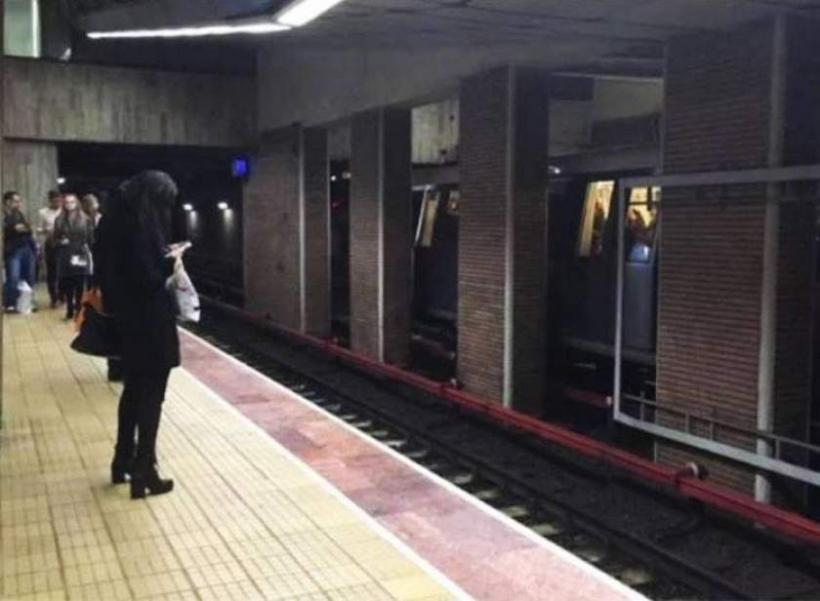 O femeie se zbate între viață și moarte după ce un bărbat a împins-o la metrou în Italia