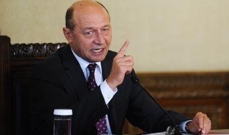 Traian Băsescu: Dragnea ţine să ne pricopescă cu un analfabet la Educaţie 