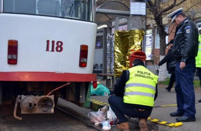Accident mortal la Oradea. Un bărbat a coborât din tramvai şi într-o clipă de neatenție a ajuns sub roţi