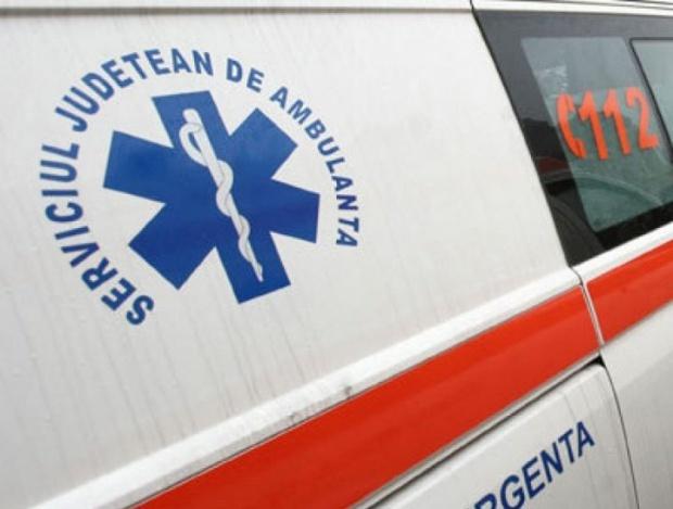 O femeie din Botoșani a murit după ce a fost lovită de ambulanţă 