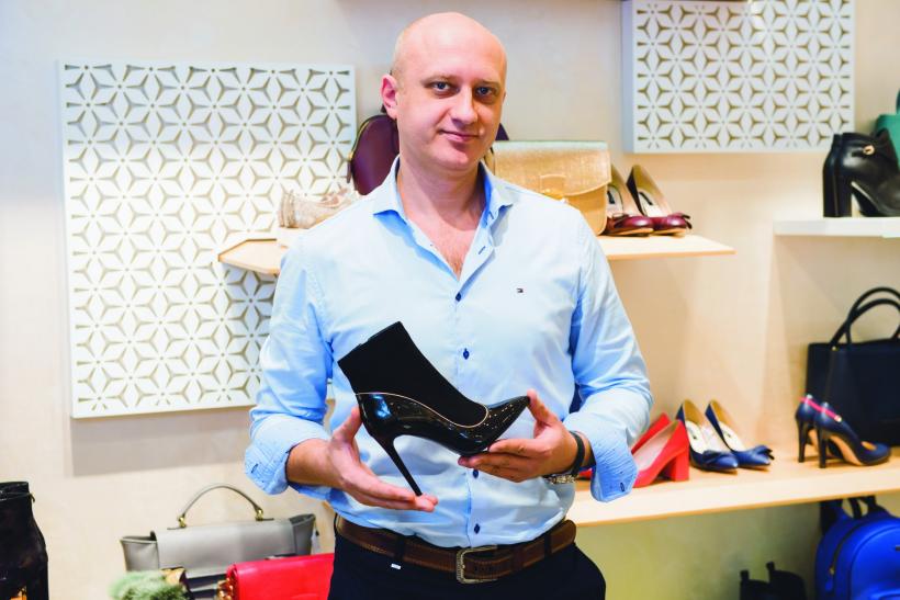 Pantofi inspiraţi din epoleţii uniformei militare 18602813