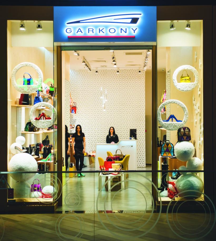 Pantofi inspiraţi din epoleţii uniformei militare 18602814