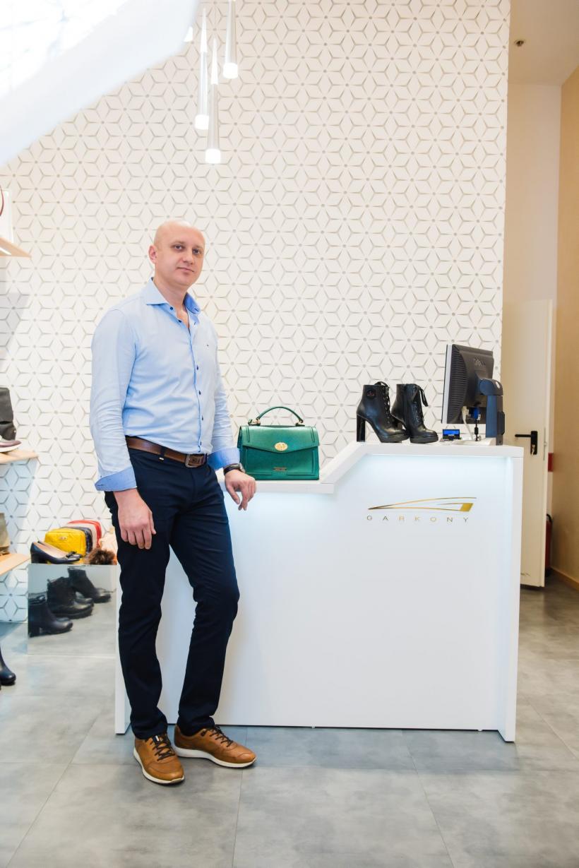 Pantofi inspiraţi din epoleţii uniformei militare 18602815