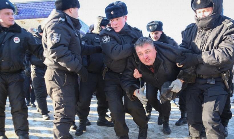 Sute de oameni arestati in Rusia pentru ca au iesit in strada! 