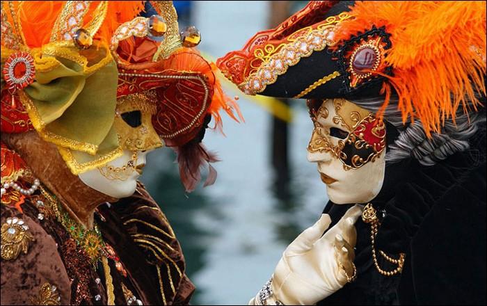 Expoziţie de măşti tradiţionale româneşti la Carnavalul de la Veneţia 