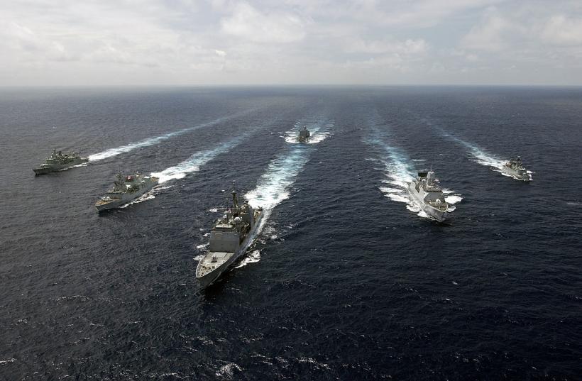 Două grupări navale NATO fac escală în Portul Constanţa