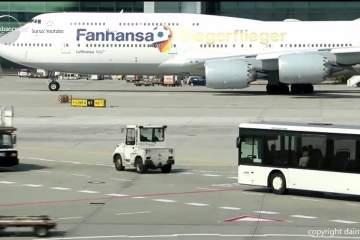Clipe de coșmar pe aeroportul din Frankfurt. 14 victime după ce un autobuz cu pasageri s-a ciocnit cu un camion