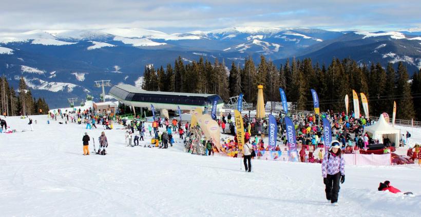 Concurs de oameni de zăpadă, zumba şi paradă cu făclii la Snow Fest