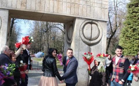 Primăria Târgu-Jiu va organiza căsătorii la Poarta Sărutului de Dragobete