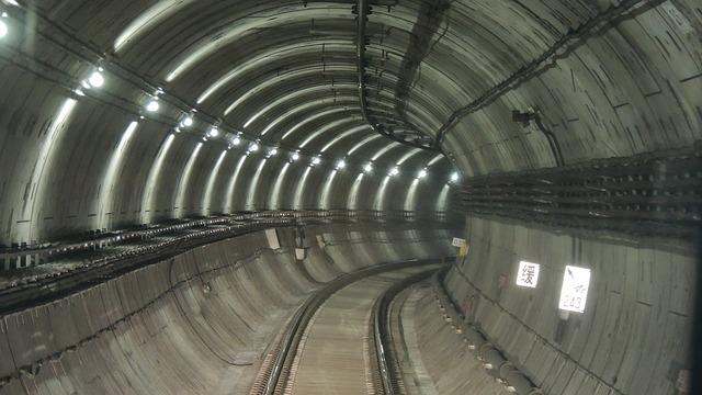 Cat ar costa cel mai lung tunel feroviar submarin din lume!