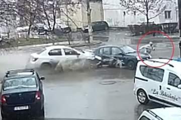 După ce a spulberat o maşină parcată, un şofer beat din Iaşi era să omoare doi oameni
