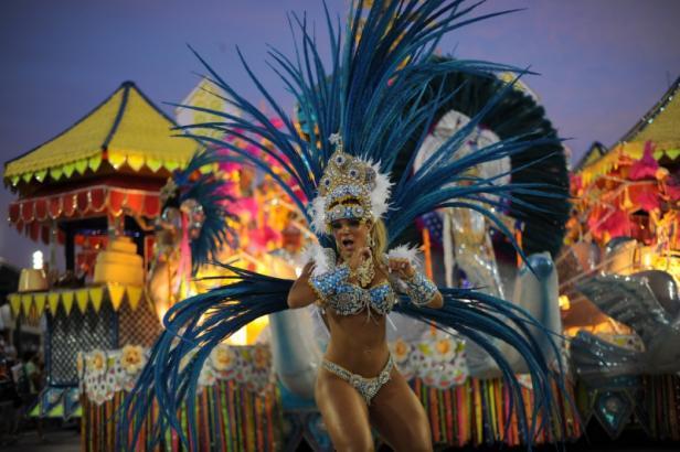 Şcolile de samba fac show la carnavalul de la Rio