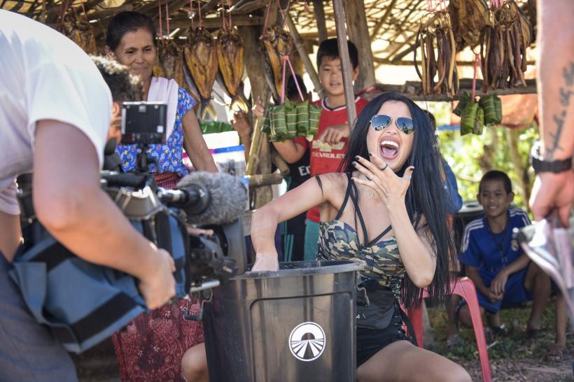 Spălat de elefanți, gătit carne de șarpe sau tatuaje permanente printre probele din Asia Express 18604715