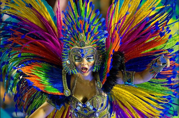 VIDEO + FOTO - A inceput Carnavalul de la Rio. Cele mai frumoase dansatoare defilează în pași de samba