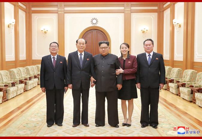 Delegația nord-coreeană de la Jocurile Olimpice primită cu căldură de Kim. Ce poze și-a făcut liderul de la Phenian