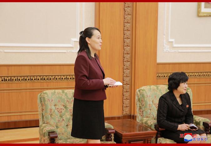 Delegația nord-coreeană de la Jocurile Olimpice primită cu căldură de Kim. Ce poze și-a făcut liderul de la Phenian 18604998