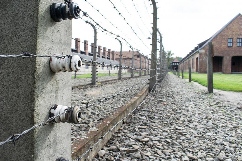 Holocaust: Guvernul polonez se apără