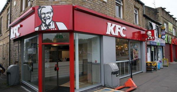 KFC și-a închis majoritatea restaurantelor din Marea Britanie