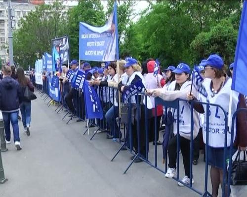 Sindicaliștii din Învățământ protesteaza în fața Ministerului Muncii