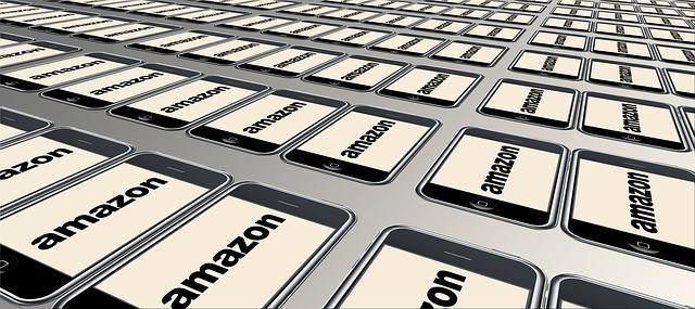 Acţiunile Amazon au depasit, in premiera, pragul de 1.500 dolari