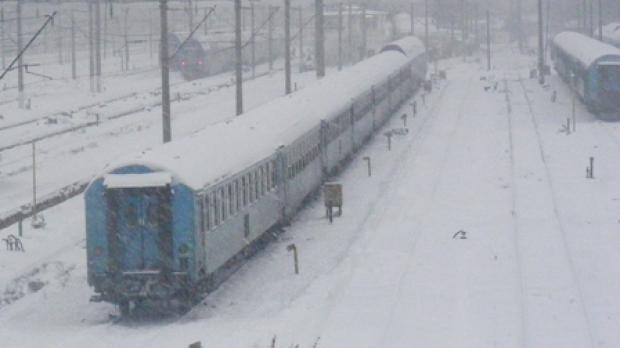 CFR Călători a anulat 52 de trenuri din cauza condiţiilor meteo nefavorabile