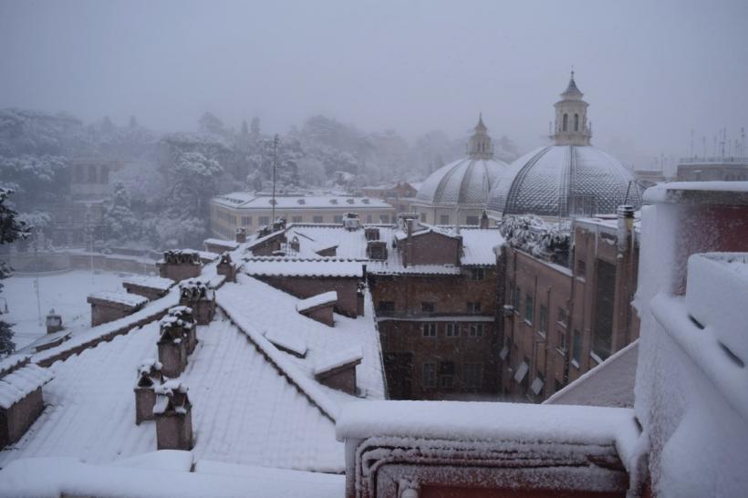 GALERIE FOTO - Cum arată Roma sub zăpadă 18606654